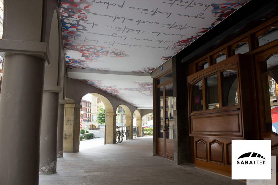 Techo retroiluminado en un Pórtico en Urretxu