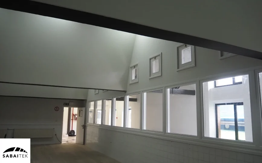 2024-ird_Sabaitek-66-copia-thegem-gallery-sidebar otra vista del techo tensado en comedor para niños