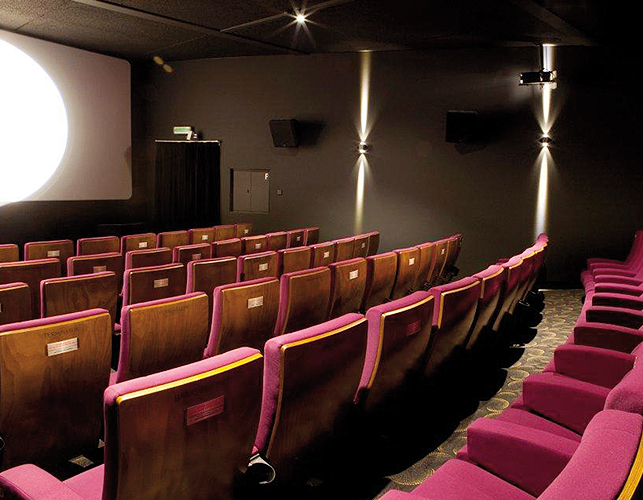 Mejorar la acústica o la estética de un teatro