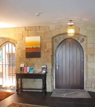 Vistas de los techos fonoabsorbentes del Hotel Saiaz en Getaria