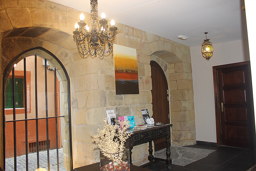 Hotel Saiaz, espacio con encanto insonorizado gracias a los techos fonoabsorbentes de Clipso, instalación de Sabaitek