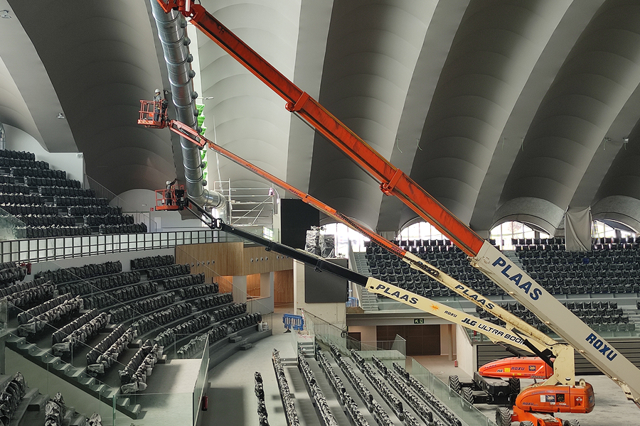 Instalación de techos tensados en el Palacio de Deportes de Oviedo