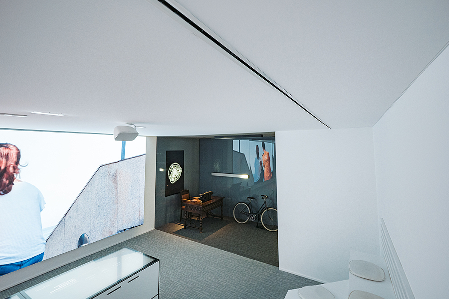 sala principal con techo fonoabsorbente