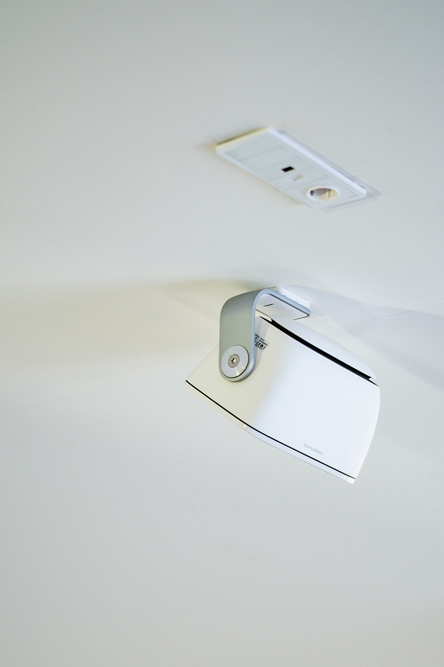 detalles de la instalación de techo fonoabsorbente