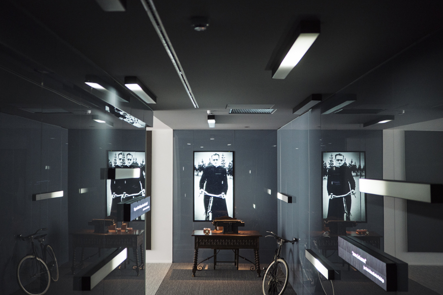 pasillo de acceso con techo acústico fonoabsorbente